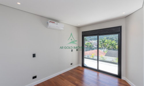 Casa à Venda em Alphaville | 516m² | 4 Suítes | Piscina com Spa | 12 Vagas | Alphaville 10