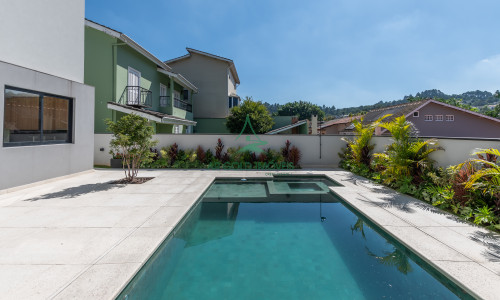 Casa à Venda em Alphaville | 516m² | 4 Suítes | Piscina com Spa | 12 Vagas | Alphaville 10