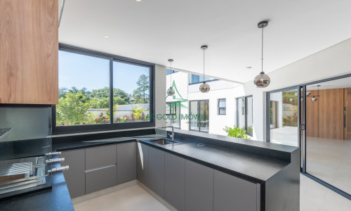 Casa à Venda em Alphaville | 516m² | 4 Suítes | Piscina com Spa | 12 Vagas | Alphaville 10
