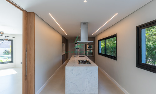 Casa à Venda em Alphaville | 516m² | 4 Suítes | Piscina com Spa | 12 Vagas | Alphaville 10