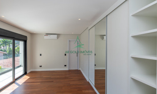 Casa à Venda em Alphaville | 516m² | 4 Suítes | Piscina com Spa | 12 Vagas | Alphaville 10