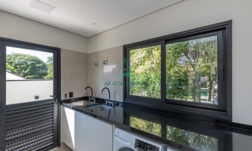 Casa à Venda em Alphaville | 516m² | 4 Suítes | Piscina com Spa | 12 Vagas | Alphaville 10