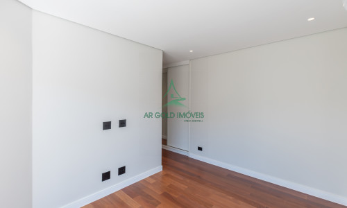 Casa à Venda em Alphaville | 516m² | 4 Suítes | Piscina com Spa | 12 Vagas | Alphaville 10