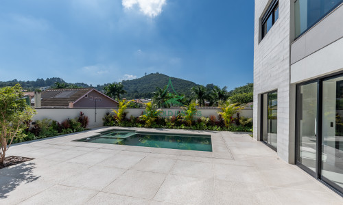 Casa à Venda em Alphaville | 516m² | 4 Suítes | Piscina com Spa | 12 Vagas | Alphaville 10