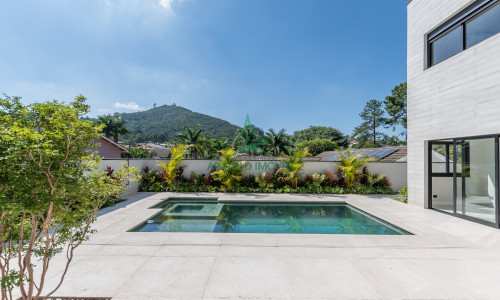 Casa à Venda em Alphaville | 516m² | 4 Suítes | Piscina com Spa | 12 Vagas | Alphaville 10