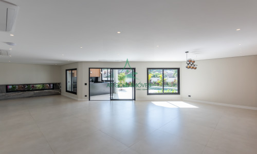Casa à Venda em Alphaville | 516m² | 4 Suítes | Piscina com Spa | 12 Vagas | Alphaville 10