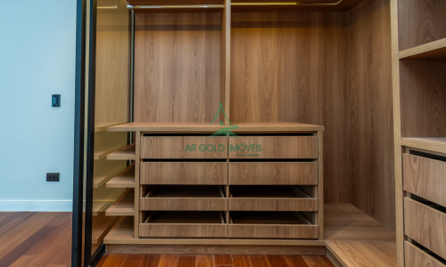Casa à Venda em Alphaville | 516m² | 4 Suítes | Piscina com Spa | 12 Vagas | Alphaville 10