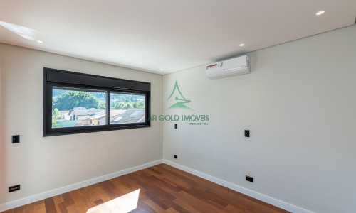 Casa à Venda em Alphaville | 516m² | 4 Suítes | Piscina com Spa | 12 Vagas | Alphaville 10