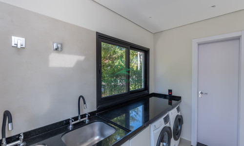Casa à Venda em Alphaville | 516m² | 4 Suítes | Piscina com Spa | 12 Vagas | Alphaville 10