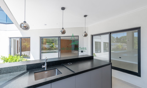 Casa à Venda em Alphaville | 516m² | 4 Suítes | Piscina com Spa | 12 Vagas | Alphaville 10