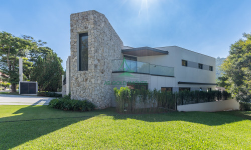 Casa à Venda em Alphaville | 516m² | 4 Suítes | Piscina com Spa | 12 Vagas | Alphaville 10
