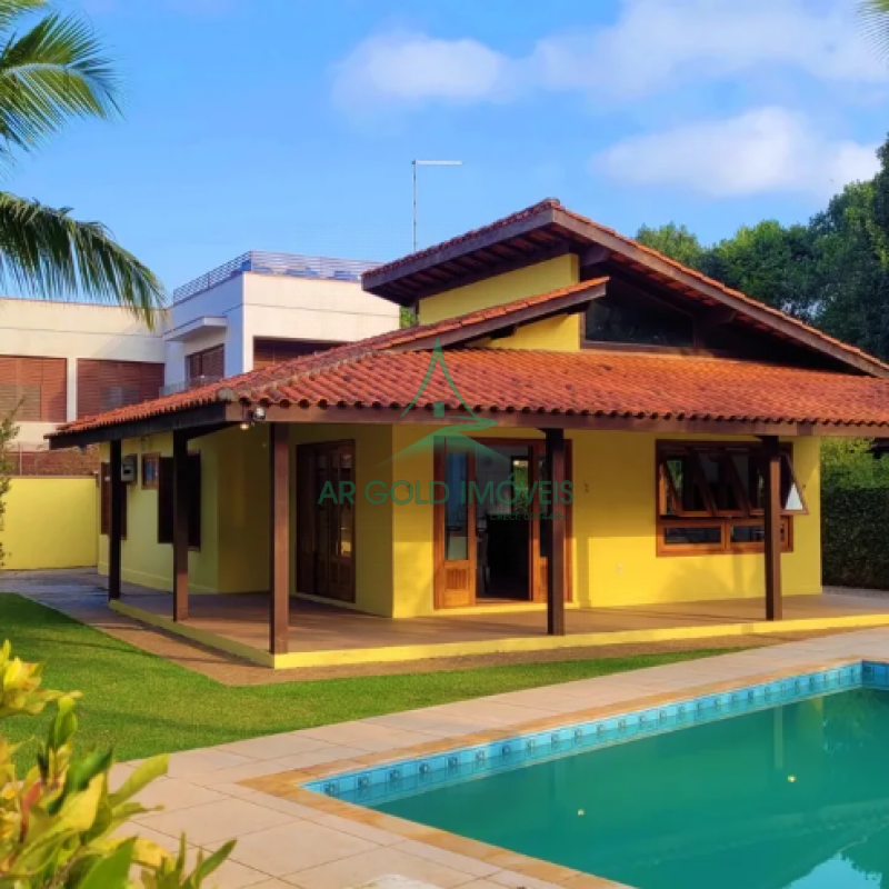 Casa à Venda em Condomínio no Guarujá | 150m² | 3 Dorms | Piscina | 3 Vagas