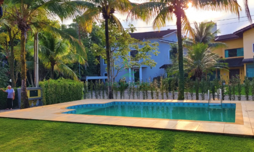 Casa à Venda em Condomínio no Guarujá | 150m² | 3 Dorms | Piscina | 3 Vagas