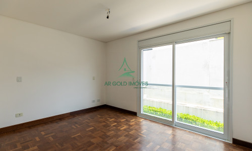 Casa de Alto Padrão à Venda em Alphaville | 430m² | 4 Suítes | Piscina | 6 Vagas | Burle Marx