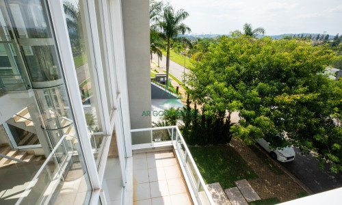 Casa de Alto Padrão à Venda em Alphaville | 430m² | 4 Suítes | Piscina | 6 Vagas | Burle Marx