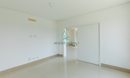 Casa de Alto Padrão à Venda em Alphaville | 430m² | 4 Suítes | Piscina | 6 Vagas | Burle Marx