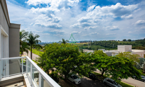 Casa de Alto Padrão à Venda em Alphaville | 430m² | 4 Suítes | Piscina | 6 Vagas | Burle Marx
