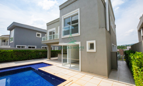 Casa de Alto Padrão à Venda em Alphaville | 430m² | 4 Suítes | Piscina | 6 Vagas | Burle Marx