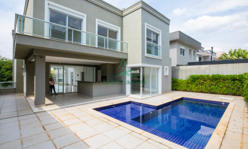 Casa de Alto Padrão à Venda em Alphaville | 430m² | 4 Suítes | Piscina | 6 Vagas | Burle Marx
