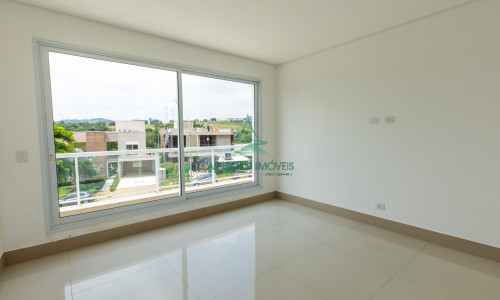 Casa de Alto Padrão à Venda em Alphaville | 430m² | 4 Suítes | Piscina | 6 Vagas | Burle Marx