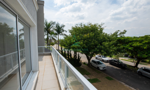 Casa de Alto Padrão à Venda em Alphaville | 430m² | 4 Suítes | Piscina | 6 Vagas | Burle Marx