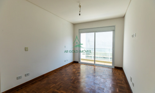 Casa de Alto Padrão à Venda em Alphaville | 430m² | 4 Suítes | Piscina | 6 Vagas | Burle Marx