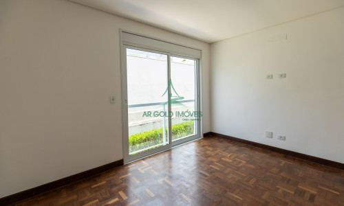 Casa de Alto Padrão à Venda em Alphaville | 430m² | 4 Suítes | Piscina | 6 Vagas | Burle Marx
