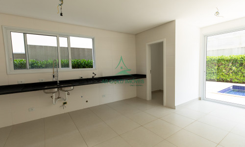 Casa de Alto Padrão à Venda em Alphaville | 430m² | 4 Suítes | Piscina | 6 Vagas | Burle Marx