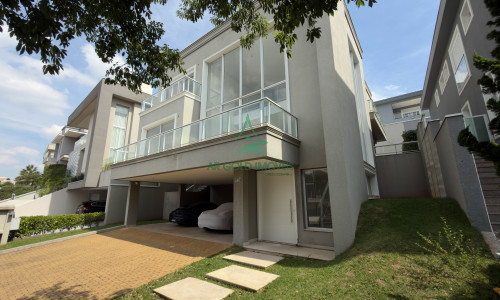 Casa de Alto Padrão à Venda em Alphaville | 430m² | 4 Suítes | Piscina | 6 Vagas | Burle Marx