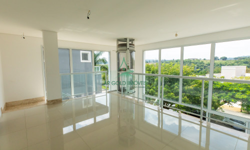 Casa de Alto Padrão à Venda em Alphaville | 430m² | 4 Suítes | Piscina | 6 Vagas | Burle Marx