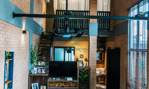 Loft à Venda no Jardim Guançã | 230m² | 1 Suíte | 2 Vagas | Porteira Fechada | Edícula + Escritório