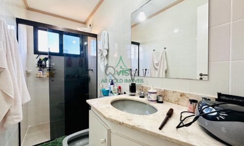 Apartamento à Venda na Enseada, Guarujá | 80m² | 2 Quartos | 1 Suíte | 2 Vagas
